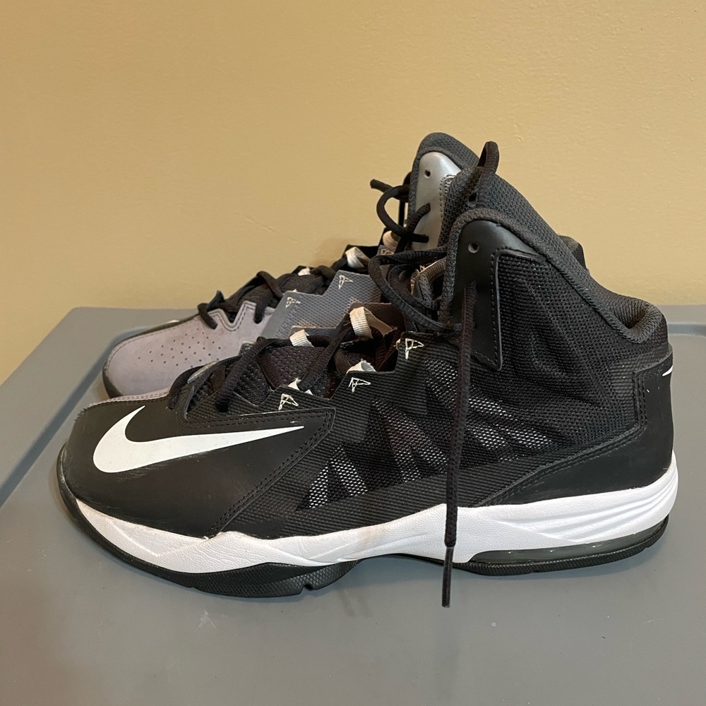 Size 11 - Nike Air Max Stutter Step 2 Gray/Black GREAT CONDITION NEED GONE!
